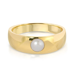 A Perla Pinky Ring on a white background. 